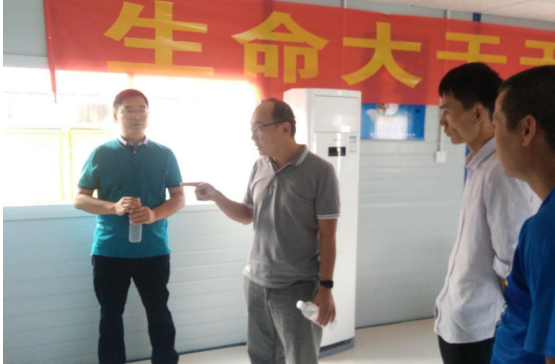 5陆烜在领导工作。陈其毅 摄1.png