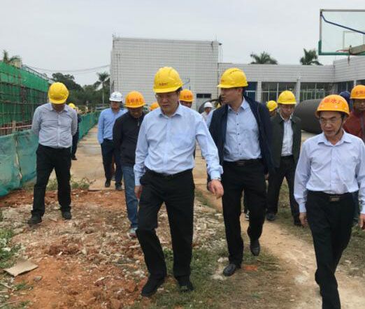 2蔡锦军率队深刻北郊水厂工地现场；蒲茉 摄.jpg