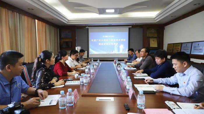 1.2座谈会现场。李立云 摄700.JPG