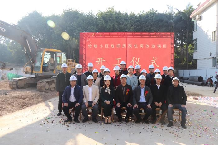 3.2典礼后合影。 杨俊峰 摄700.jpg