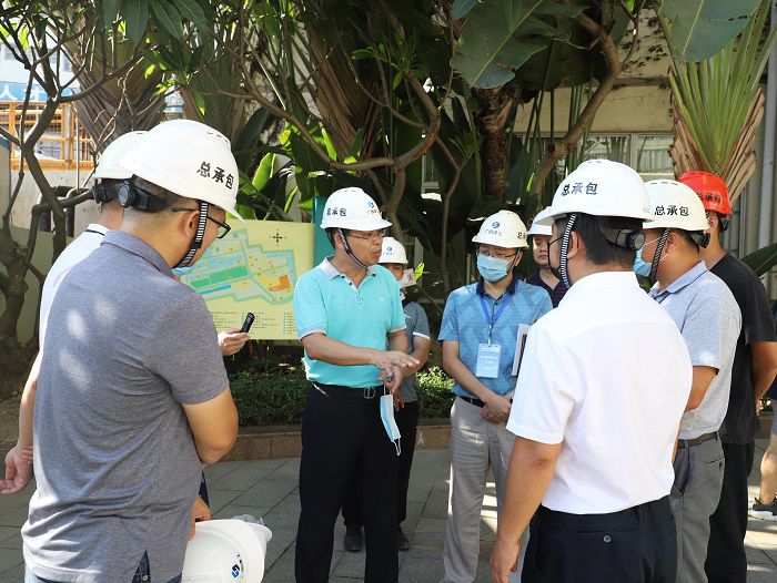 陈祖训询问项目进度。 李立云 摄.JPG