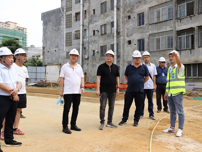 查抄现场。侯健杰 摄.JPG