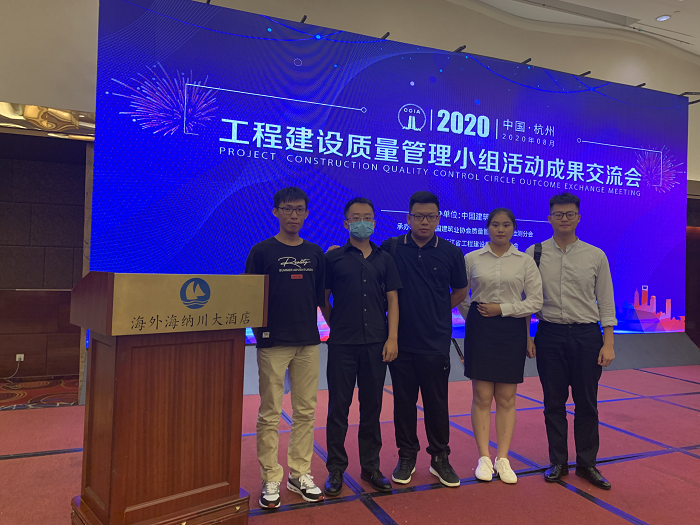 合照。李东成 摄.png