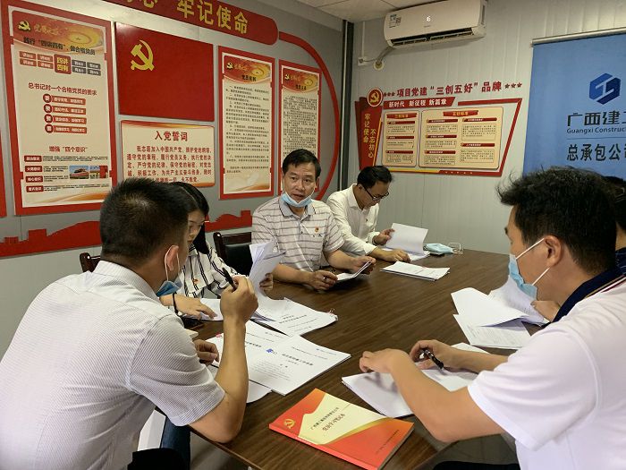 查抄组查抄资料。 刘萌萌 摄.jpg