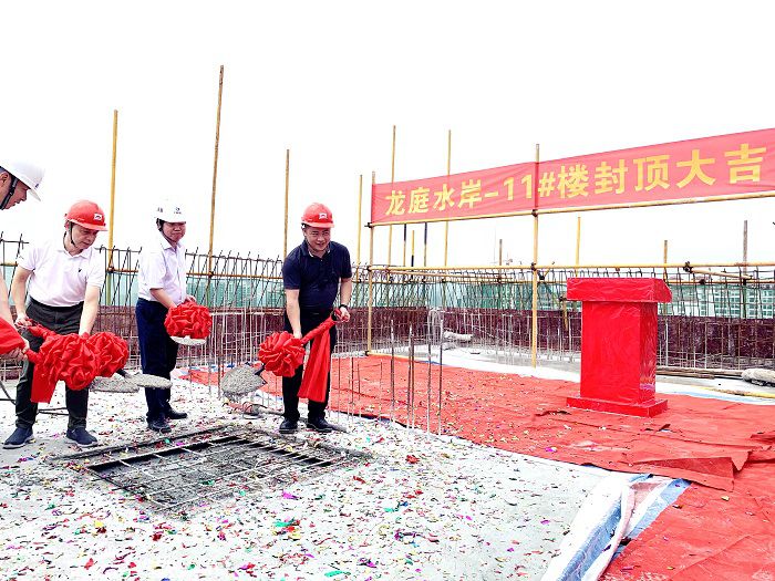 浇筑最后一方混泥土。周林哲 摄.jpg