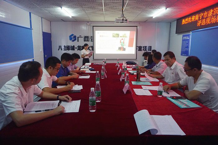 查抄组听取工作汇报。谢微旋 摄.JPG