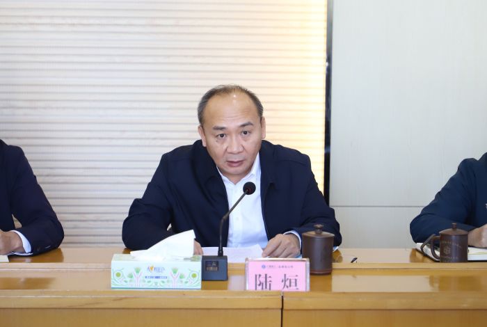 陆烜通报集团会议心灵。郑诗宝 摄.jpg