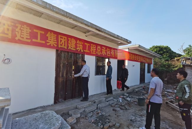 调研组调查现场1。林磊 摄.jpg