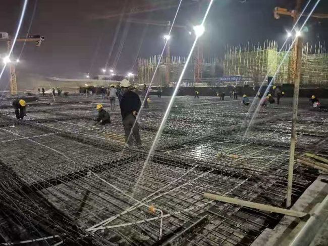 9  贯彻落实“5+2” “白+黑”。罗凯 摄.jpg