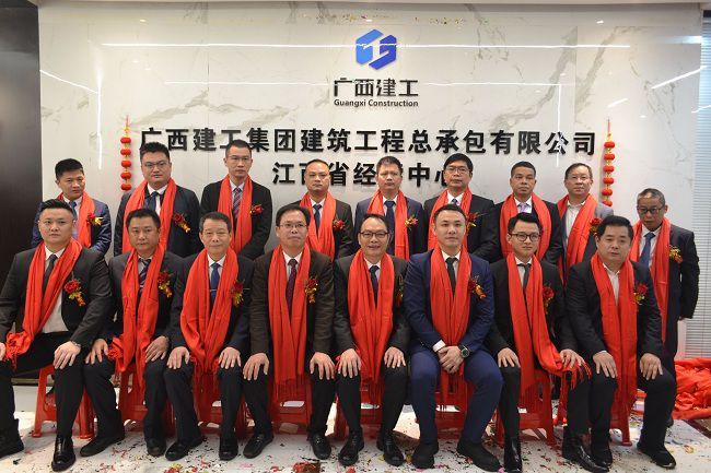 集体合照。关业芳 摄（建图）.jpg