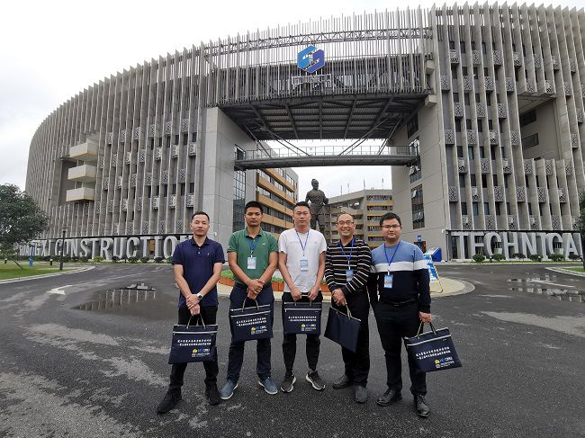 2毕业合影。王家斌 摄（建图）.jpg