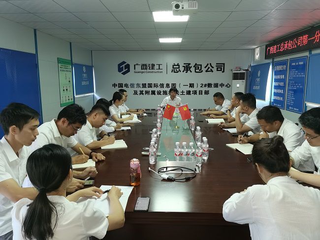 上党课现场。韦文 摄（建图）.jpg