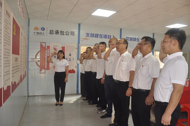 沉温入党誓词。王瑾贞 摄（建图）.jpg