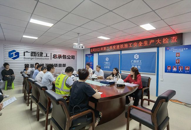 张强在龙胤银滩天机项目召开安全查抄总结会。李玲玲 摄（建图).jpg