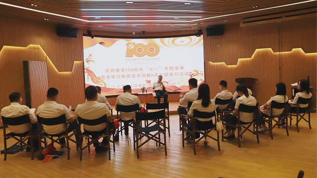 党课现场。卢勤 摄（建图）.jpg