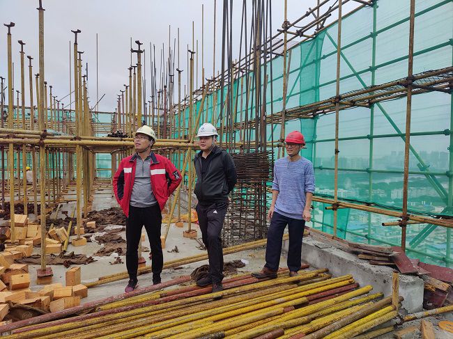 查抄项目现场。卢文清 摄（建图）.jpg