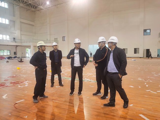 现场领导工作。刘博群 摄（建图）.jpg