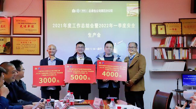 颁奖。杨钰 摄(建图）_1.jpg