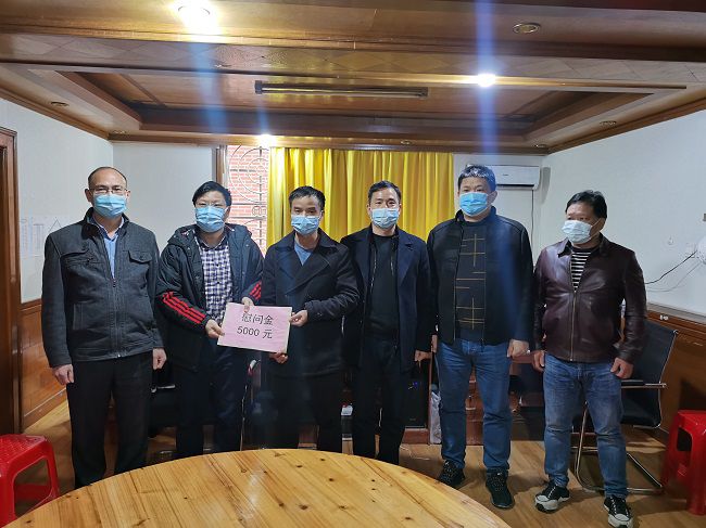 慰问合影。莫光富 摄（建图）.jpg