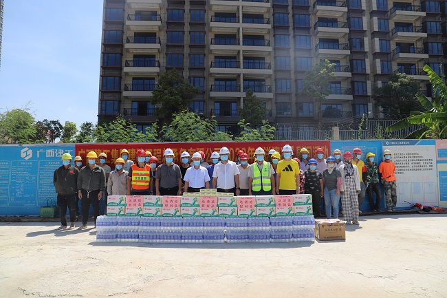 活动合影。杨钰 摄（建图）.jpg