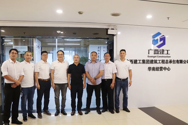 合影留想。周煜川 摄（建图）.jpg