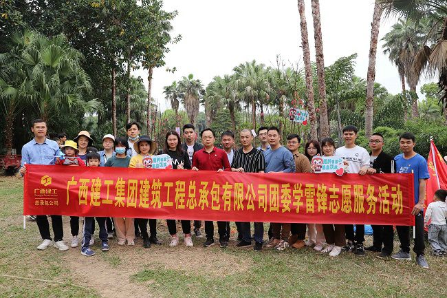 参与活动的职工合影。林成斌 摄（建图）.jpg