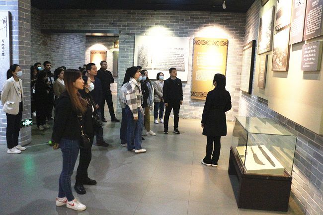 参观现场。张钊林 摄（建图） (2).jpg