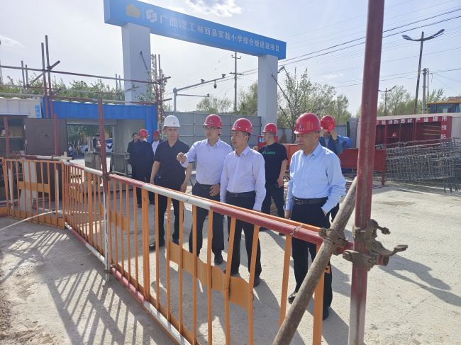 刘威力在现场调研领导。林鹏飞 摄（建图）.jpg