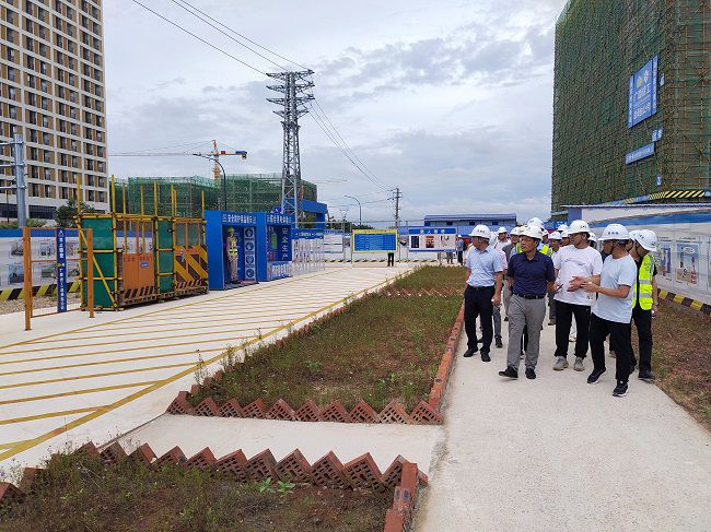 观摩项目现场；票ι 摄（建图）.jpg