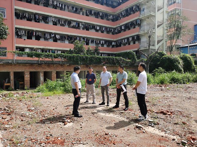 调研现场。卢芳 摄（建图）.jpg