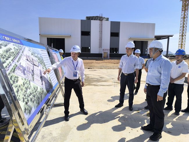 蓝海鹏在项目现场。江家兵摄（建图） (1).jpg